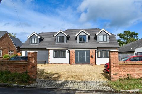 6 bedroom detached house for sale