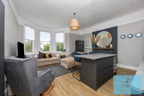 Salisbury Road, Hove, BN3 2 bed apartment for sale