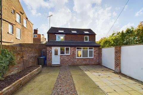 2 bedroom detached house for sale