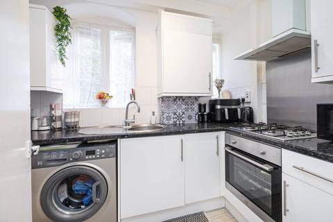 Palissy Street, Shoreditch, London, E2 2 bed flat for sale