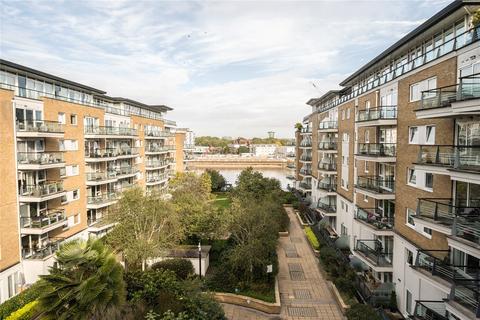 London SW18 2 bed apartment for sale