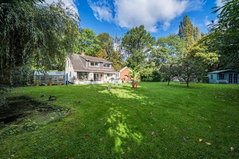 Bath Road, Knowl Hill, Reading 3 bed detached house for sale