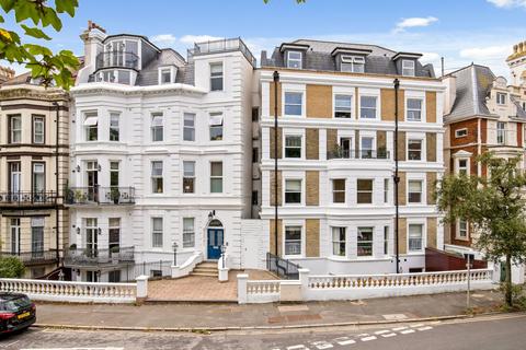 Trinity Crescent, Kent CT20 1 bed apartment for sale