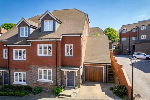 Clockfield, Turners Hill, RH10 3 bed semi