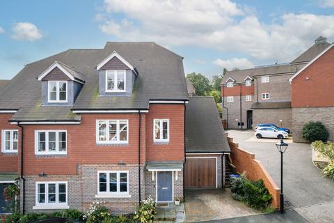 Clockfield, Turners Hill, RH10 3 bed semi