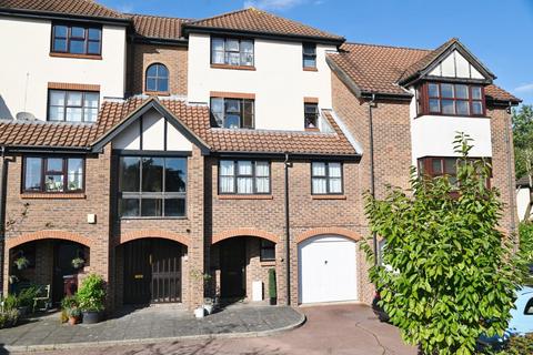 Beaumont Place, Isleworth TW7 3 bed maisonette for sale