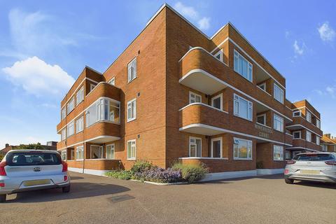 Winchelsea Court, Winchelsea Gardens... 3 bed flat for sale