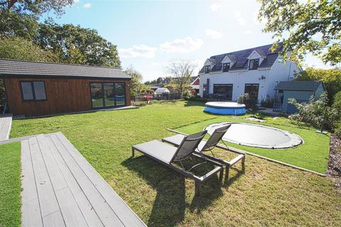 Coxes Farm Road, Billericay CM11 4 bed detached house for sale