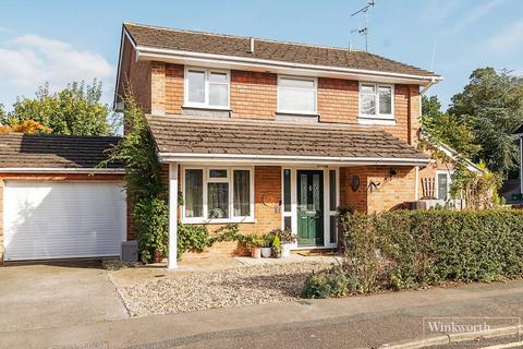 Cedar Drive, Sunningdale, Berks, SL5 4 bed link detached house for sale