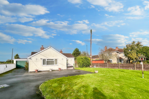 Stretton Sugwas, Hereford HR4 3 bed detached bungalow for sale