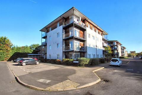 Bennett Close, Hounslow TW4 2 bed apartment for sale