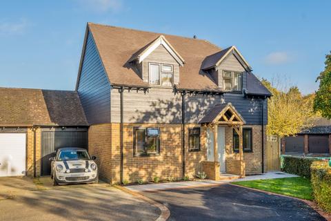Dragonfly Close, Ashford, Kent, TN23 4 bed link detached house for sale