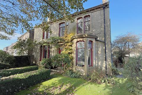 West End, Queensbury, Bradford, BD13 3 bed detached house for sale