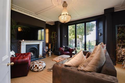 Harold Road, Hastings 3 bed flat for sale
