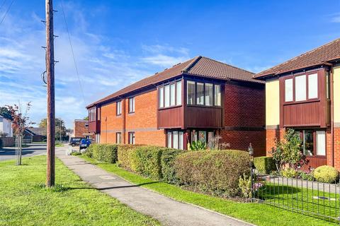 Postern Close, Portchester, 2 bed flat for sale