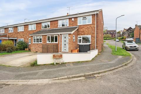 Meadoway, Buckingham MK18 3 bed end of terrace house for sale