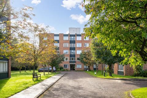 Marlborough Court, Cambridge, CB3 3 bed apartment for sale