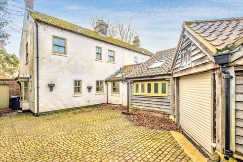 Norwich Road, Fakenham, Norfolk, NR21 4 bed cottage for sale