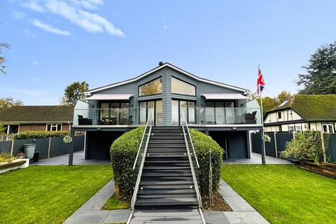 Laleham Reach, Surrey KT16 3 bed detached house for sale