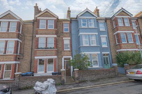 Lyndhurst Road, Ramsgate, CT11 2 bed flat for sale