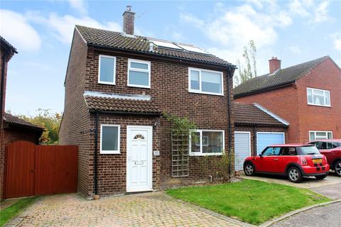 3 bedroom link detached house for sale