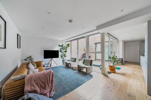 Edgewood Mews,  Finchley,  N3 3 bed maisonette for sale