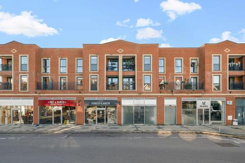 High Street, Holly Place, KT11 1 bed flat for sale