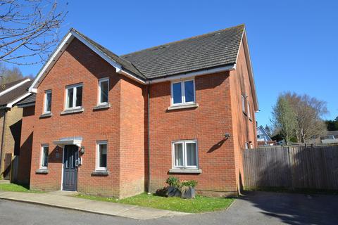 Storrington, West Sussex, RH20 2 bed flat for sale
