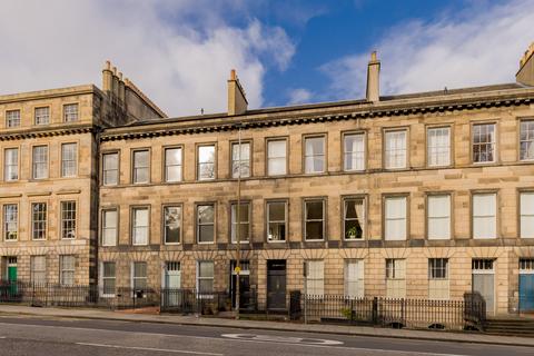 Leopold Place, Edinburgh EH7 4 bed flat for sale