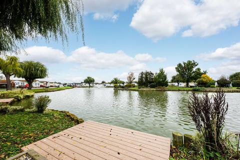 Kings Park, Canvey Island, SS8 3 bed park home for sale