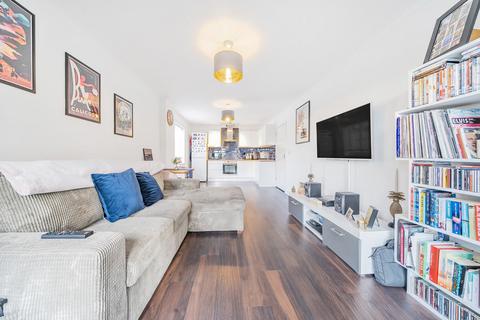 Park Lodge Avenue, West Drayton... 2 bed apartment for sale