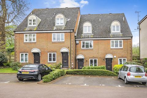 Waterside Court, Alton, Hampshire, GU34 1 bed maisonette for sale