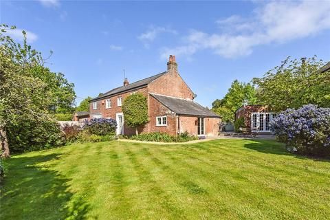 Bull Lane, Waltham Chase... 4 bed detached house for sale