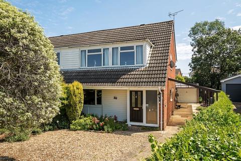 Provene Close, Waltham Chase... 4 bed semi