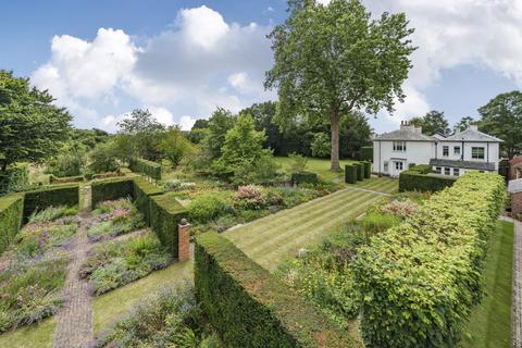 Bentley, Farnham, Hampshire, GU10 6 bed detached house for sale