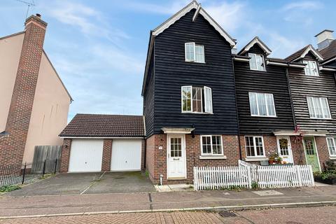 Admirals Walk, Wivenhoe, Colchester, CO7 4 bed townhouse for sale