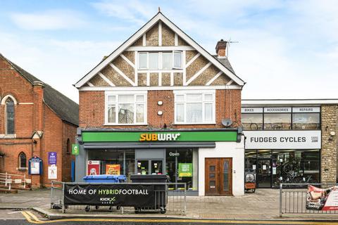 Station Road, Surrey KT15 2 bed maisonette for sale