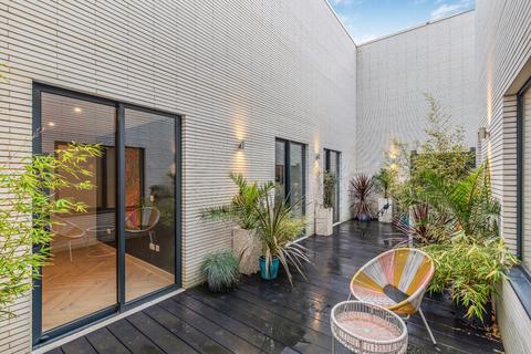 Plum Tree Mews, London, SW16 4 bed detached house for sale