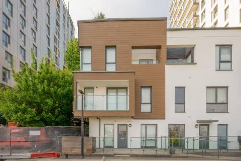 Olympian Way, North Greenwich... 3 bed flat for sale