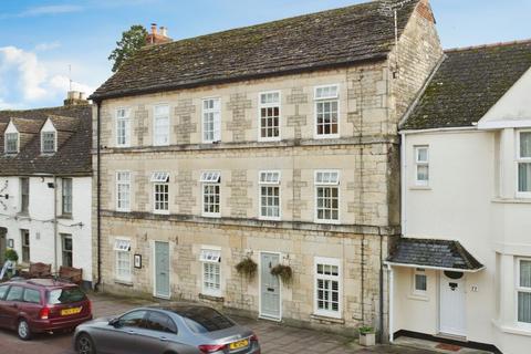 High Street, Cricklade, SN6 3 bed end of terrace house for sale