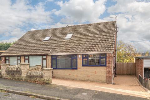 Moor Park Gardens, Dewsbury, WF12 3 bed bungalow for sale