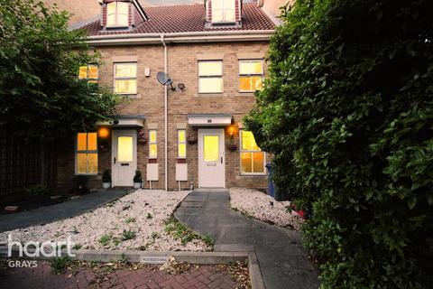 Keswick Gardens, Purfleet 3 bed terraced house for sale