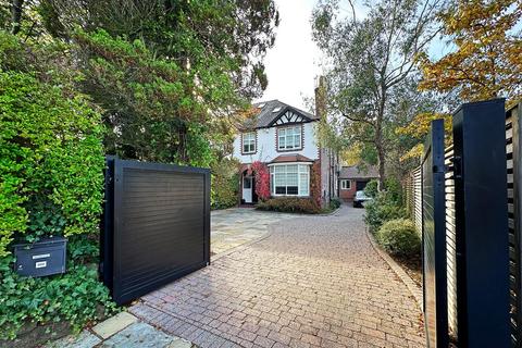 5 bedroom semi-detached house for sale