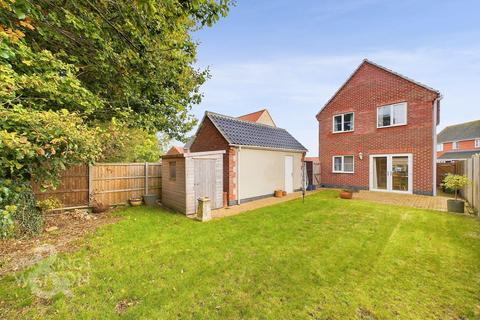 Cranes Meadow, Harleston 3 bed detached house for sale