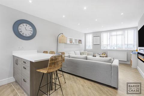 London Road, Enfield EN2 2 bed flat for sale