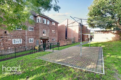 Leamington Close, Romford 1 bed flat for sale