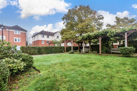 Hill View, Dorking, Surrey 2 bed ground floor flat for sale