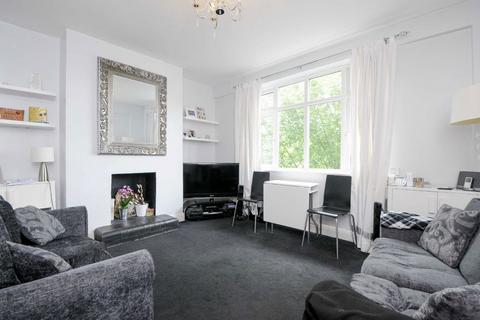 Balham High Road, London SW17 2 bed flat for sale