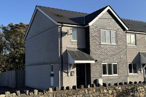 Rhestai'r Ysgol, Llangefni, LL77 3 bed end of terrace house for sale