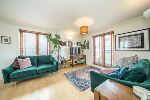 East Hill, London SW18 2 bed flat for sale